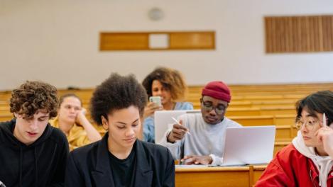 BTS ou BUT : les différences et les points communs